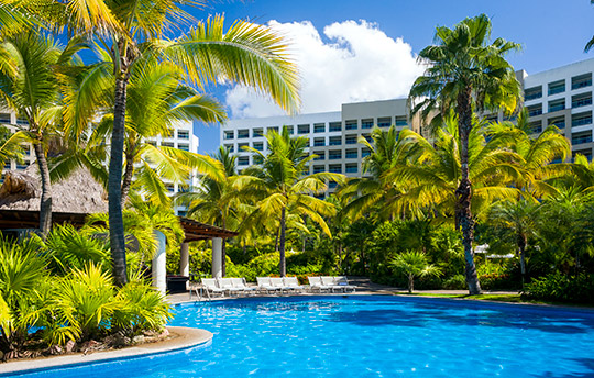 Vidanta-nuveo-vallarta-the-grand-mayan-pools